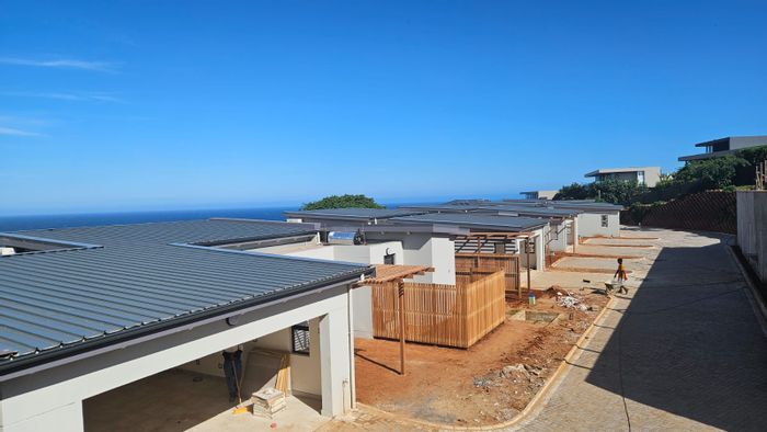 Salt Rock Apartment For Sale: 3 Bedrooms, Ocean Views, No Transfer Duty.