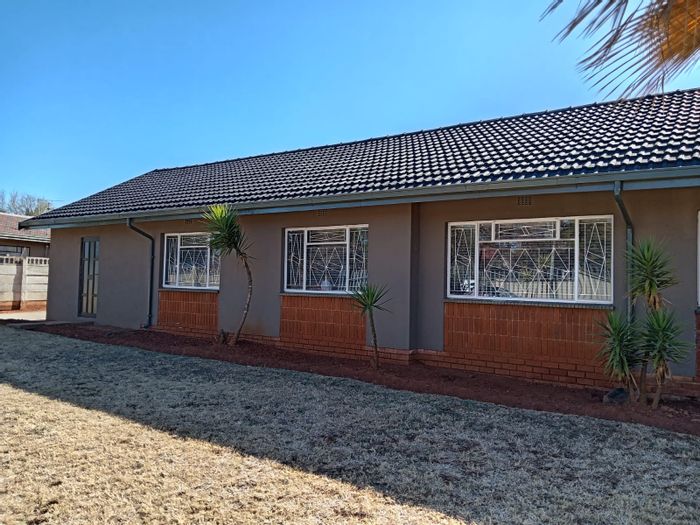 For Sale: Spacious 4-Bedroom House in Witpoortjie with Pool and Detached Room.