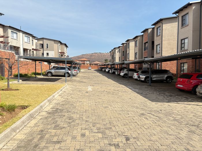 For Sale: Apartment in Wilgeheuwel with 2 bedrooms, secure parking, and playground.