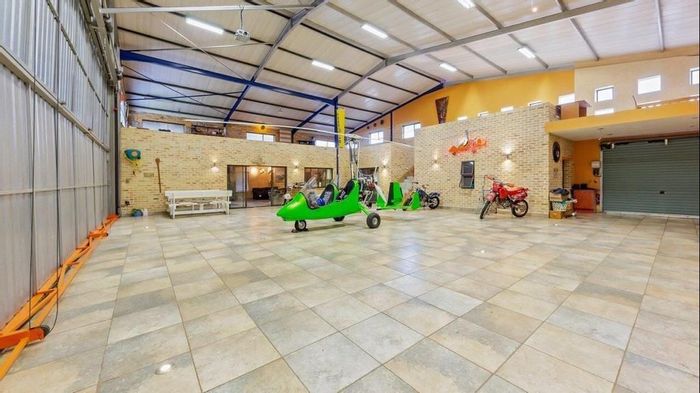 For Sale: Versatile House in Tedderfield AH with private taxiway, smart automation, and gym.