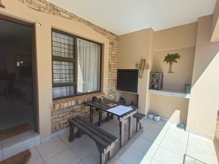 Randpoort Apartment For Sale: 2 bedrooms, pool access, covered parking, family room.
