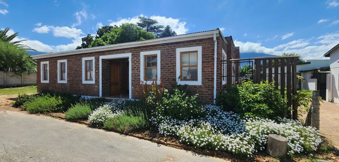 For Sale: Versatile 3-Bedroom House in Swellendam Central with Investment Potential.