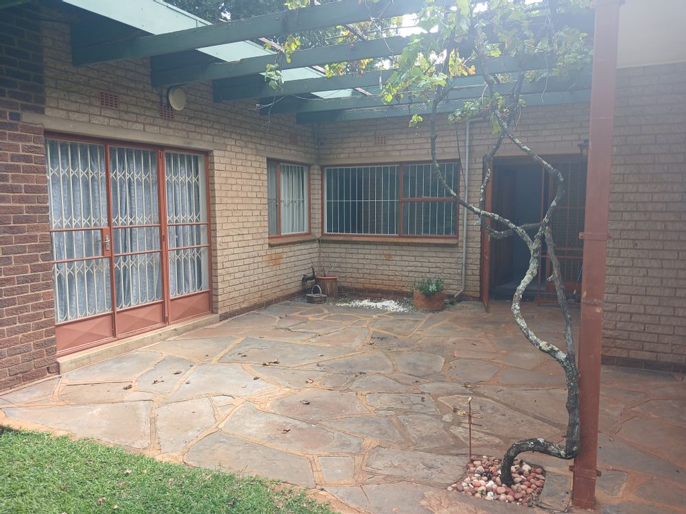 Main entrance and glass doors leading from the family room