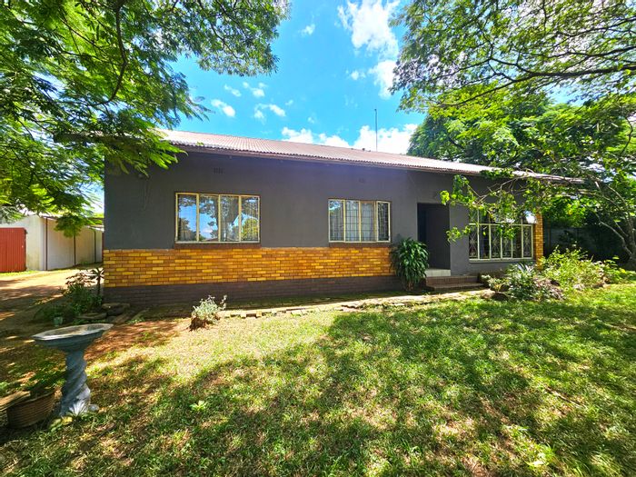 3-Bedroom House For Sale in Louis Trichardt Central with spacious garden and carport.