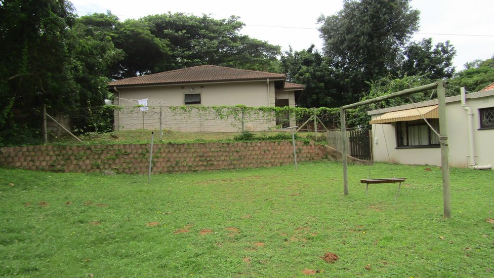 2 HOUSES SEPPERATE ERF SPACE (DEVIDED)