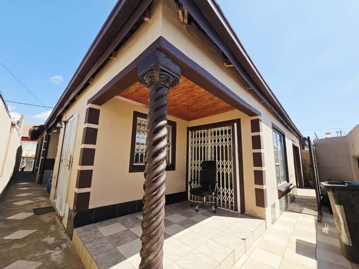 Doornkop House For Sale: 4 Bedrooms, private yard, double garage, near amenities.