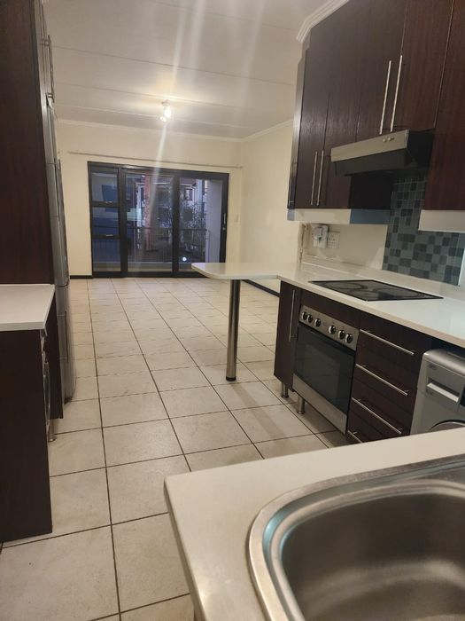 To Rent: 2 Bed Apartment in Greenstone Hill with Gym, Pool, and Play Area.