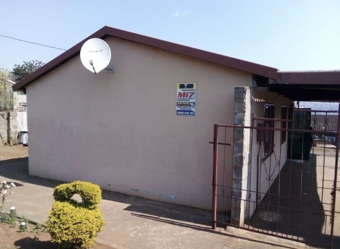 Copesville House For Sale: 3 bedrooms, carport, alarm system, spacious lounge.