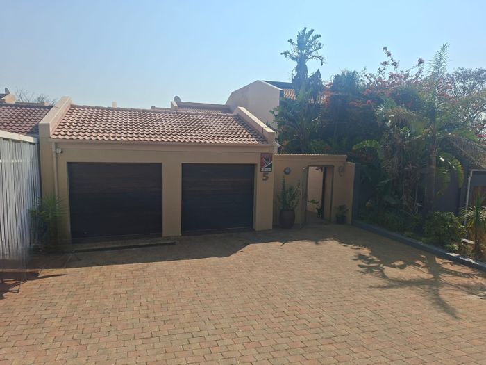 For Sale: 3-bedroom house in Wilro Park with patio, garage, and balcony views.