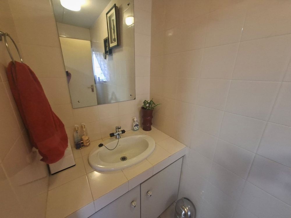 Guest toilet downstairs