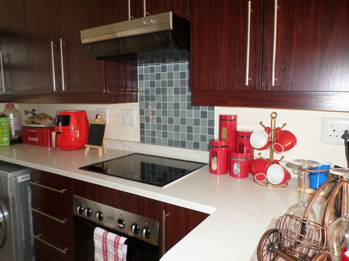 For Sale: 2 Bed Apartment in Greenstone Hill with Covered Parking and Spacious Grounds.