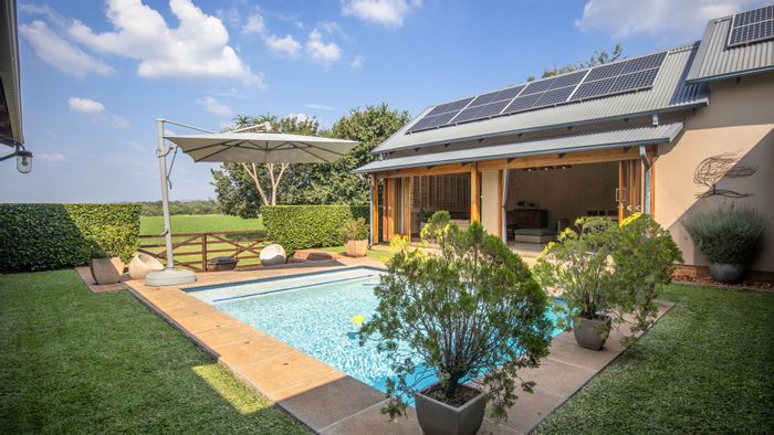 House For Sale in The Coves: 6 beds, pool, flatlet, and clubhouse access.
