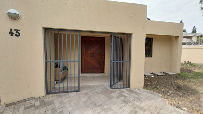 For Sale: House in Trichardt with 5 bedrooms, braai room, and double garage.