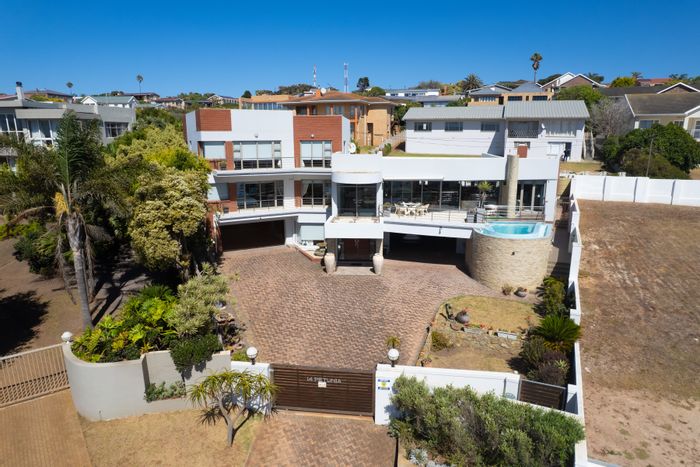 Wavecrest House For Sale: 4 beds, infinity pool, ocean views, dual garages.