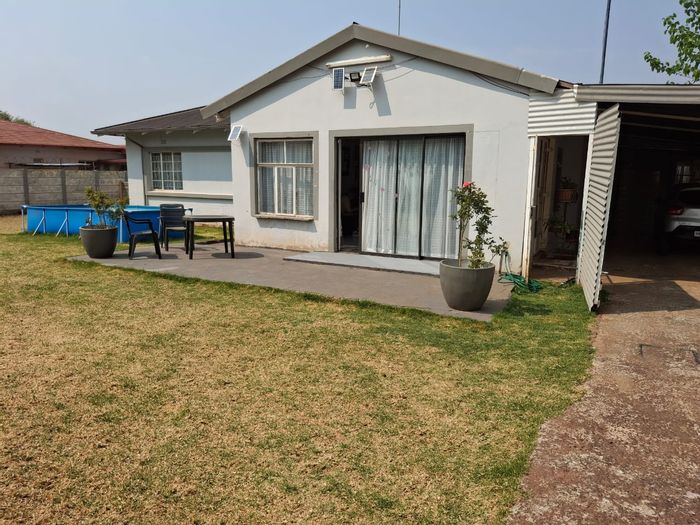 For Sale: House in Venterspos with 3 bedrooms, double garage, and outdoor space.