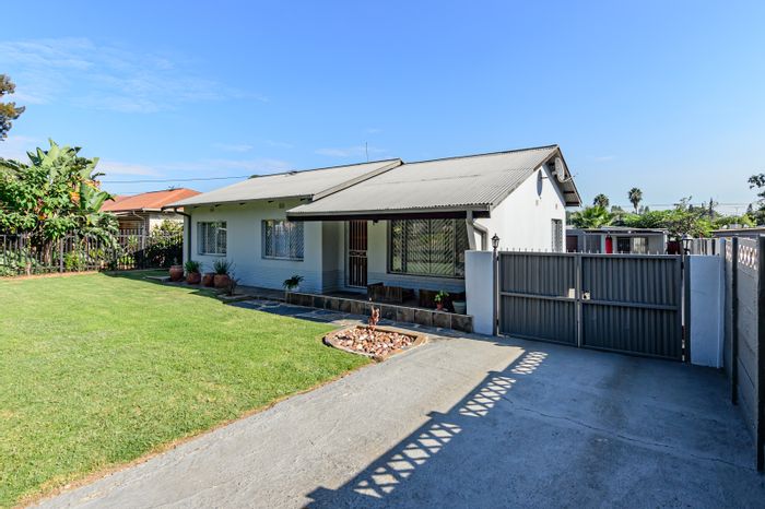 3-Bedroom House with Flatlet and Parking in Silverton - For Sale