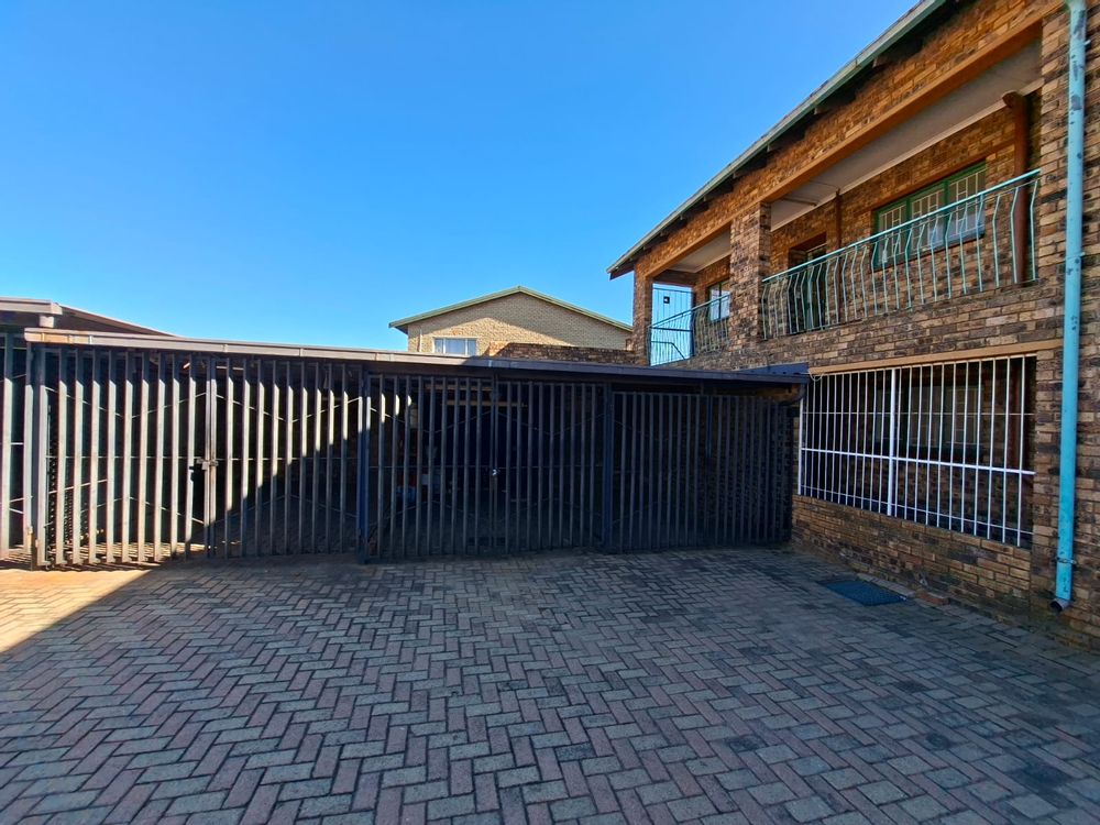 Front view, ground floor corner unit