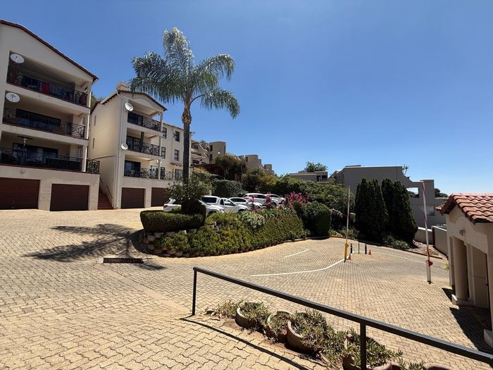 2-Bedroom Apartment For Sale in Constantia Kloof with Enclosed Balcony and Secure Parking.