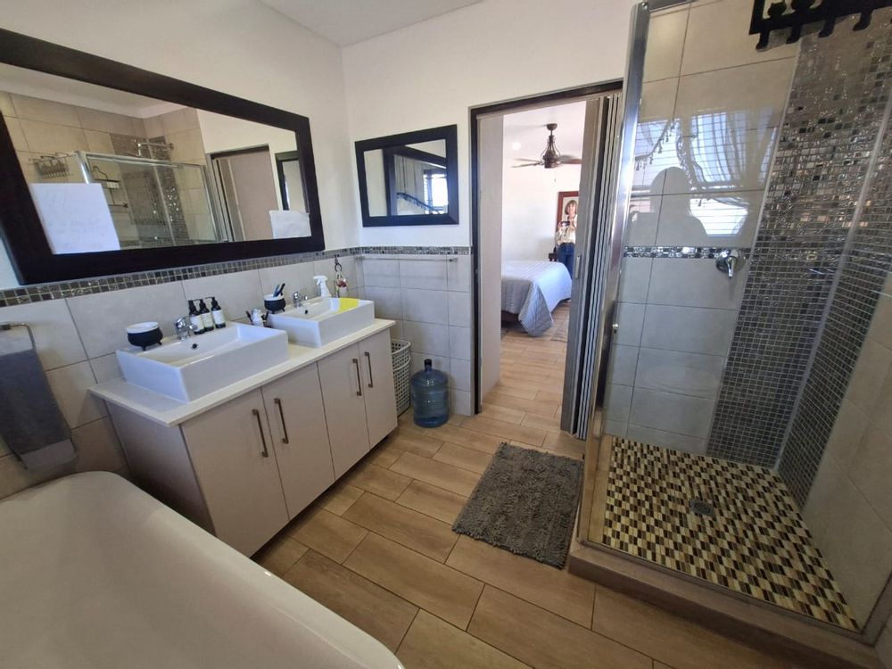Main en suite bathroom