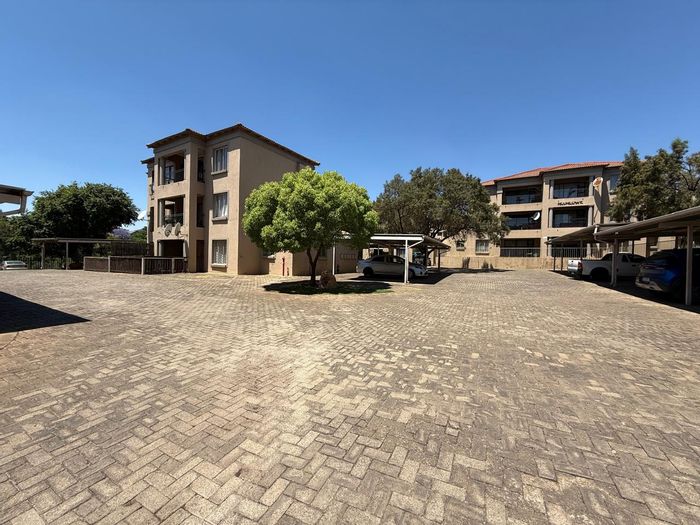 For Sale: 1-Bedroom Apartment in Weltevreden Park with Large Balcony and 24-Hour Security.