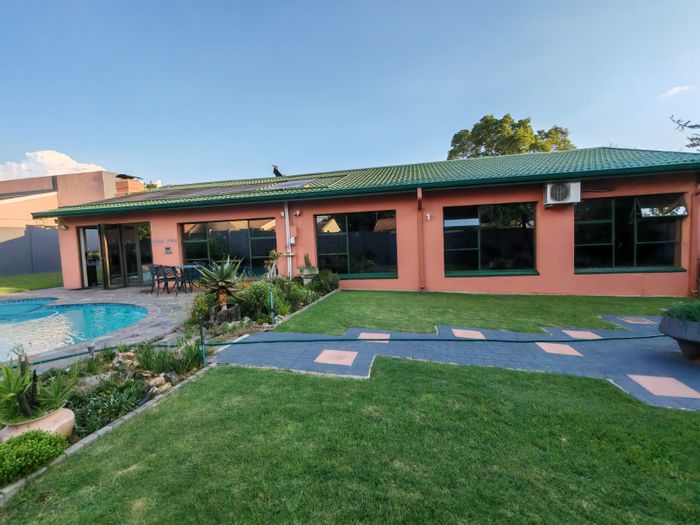 House for Sale in Sasolburg Ext 11: 3 Bedrooms, pool, study, security features.