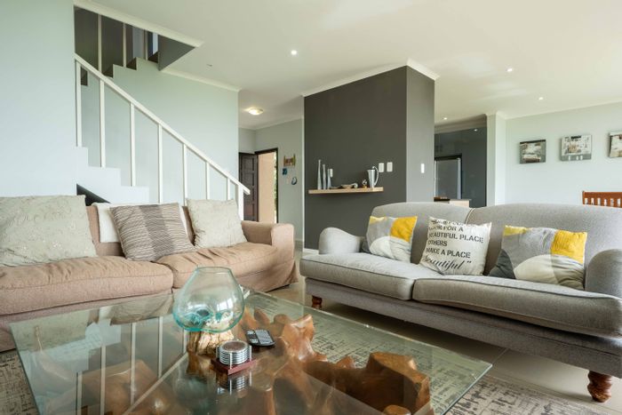 Clansthal Townhouse For Sale: 3 bedrooms, sea views, secure living, office space.