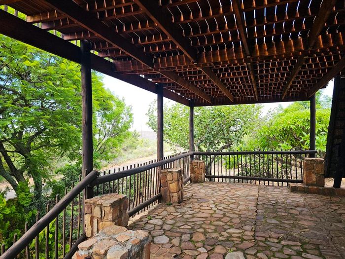 House for Sale in Utopia Nature Estate: Solar power, pools, hiking trails, and more!
