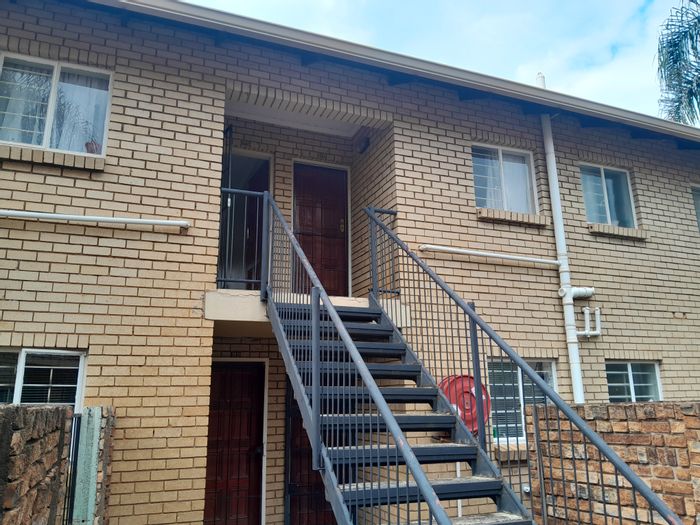 For Sale: 2-Bedroom Apartment in Willow Park Manor with Balcony and 24-Hour Security.