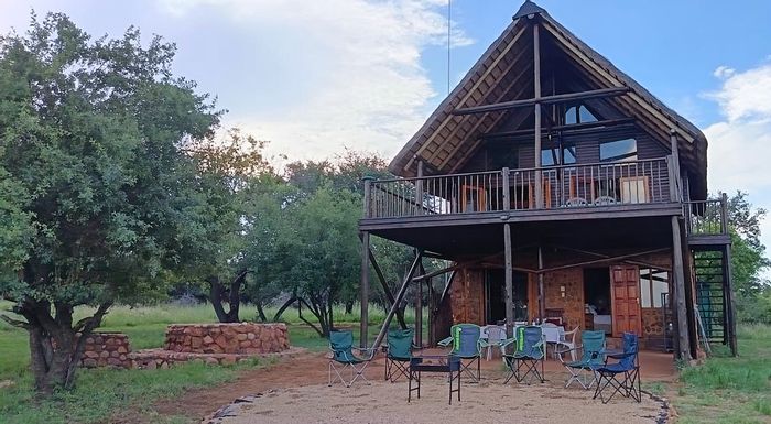 For Sale: House in Vaalkop AH with dam views, jacuzzi, and wildlife access.