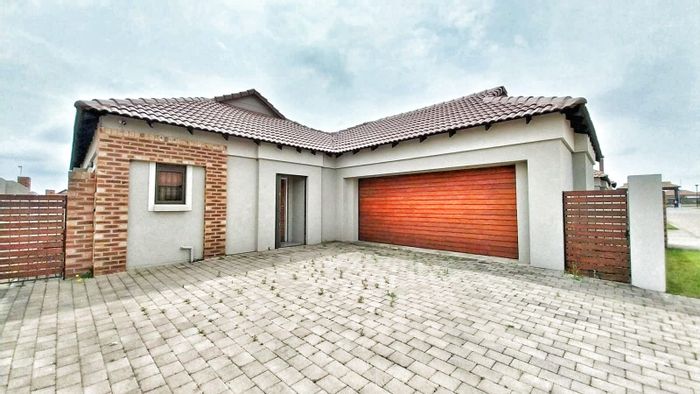 3-Bedroom House To Rent in Terra Nova with security, backup generator, and gardens.