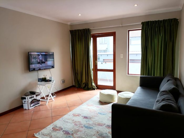 Lyme Park Apartment For Sale: 2 beds, secure complex, parking, prime location.