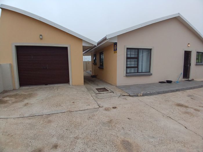 For Sale: House in Bo Plaas with 3 bedrooms, secure garage, and open-plan living.