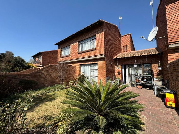 Secunda Central House For Sale: 2 Bedrooms, private garden, garage, near amenities.