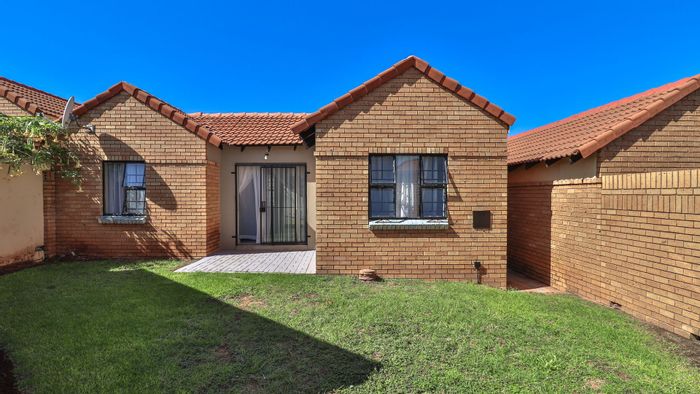 Carlswald Townhouse For Sale: Secure complex, enclosed garden, double garage, open-plan living.