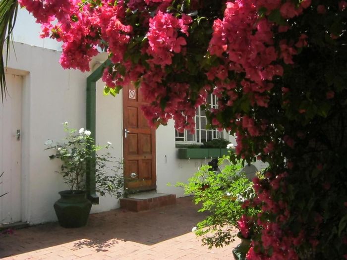 Eastleigh Ridge House For Sale: 4 beds, 2 baths, flats, and ample parking.