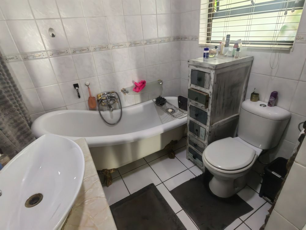 Main bedroom ensuite