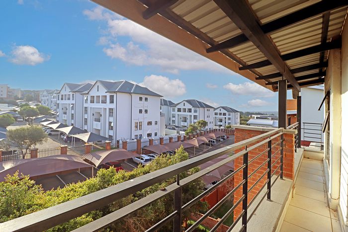 For Sale: 1-Bedroom Apartment in Greenstone Hill with gym, pool, and clubhouse.