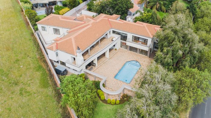 For Sale: Spacious 5-bedroom house in Dowerglen Ext 4 with generator, garden, and parking.