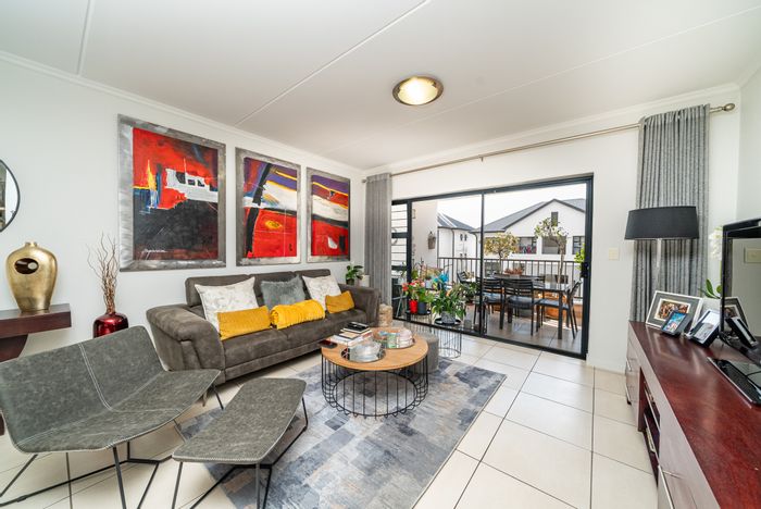 For Sale: 2 Bed, 2 Bath Apartment in Greenstone Hill with Gym, Pool, Restaurant.