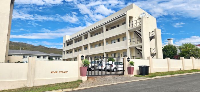 Bredasdorp Central Apartment For Sale: 1-bedroom, secure living, wheelchair accessible, investment potential.