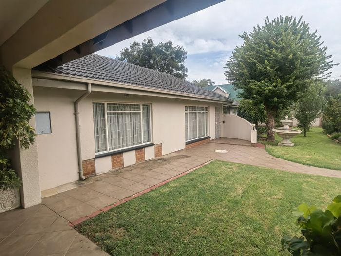 Spacious 3-bedroom house for sale in Nigel Central with entertainment area and garage.