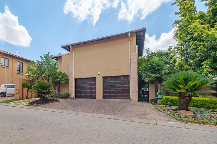 Noordwyk House To Rent: 4 bedrooms, pool, office space, secure estate living.