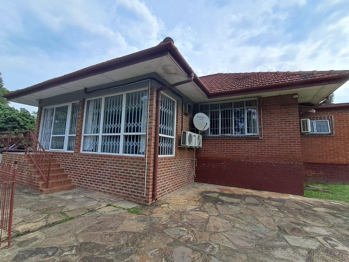 House for Sale in Mandeni Central: Income potential, spacious garden, secure estate.