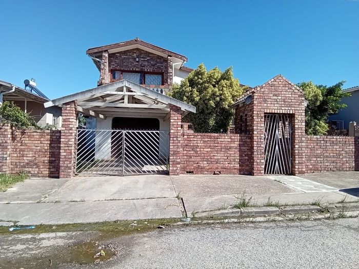Rosedale House For Sale: 3 Bedrooms, Flatlet, Outdoor Space, Secure Parking.