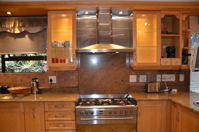 House To Rent in Bedfordview Central: 3 Bedrooms, Garden, Koi Pond, Secure Enclosure.