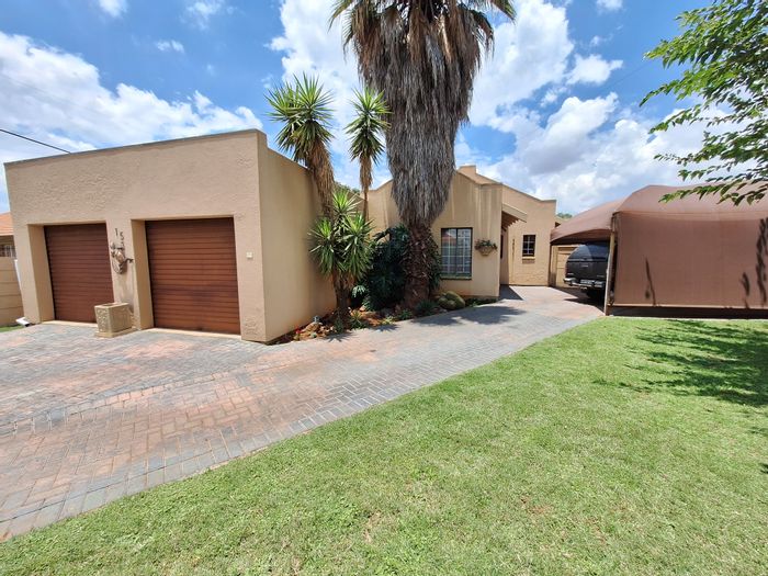 Randpoort House For Sale: 3 Bedrooms, double garages, patio with braai, secure living.
