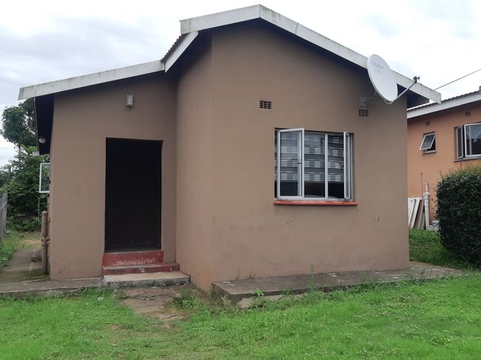 Kwandengezi House For Sale: 2 Bedrooms, parking, expandable space, near amenities.
