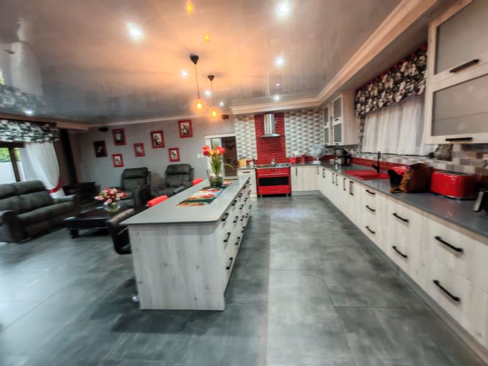 For Sale: House in Sasolburg Ext 23 with pool, flatlet, and solar power.
