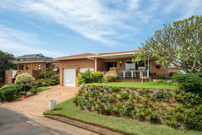 Amanzimtoti House For Sale: Sea views, pool, flatlet, security estate amenities.