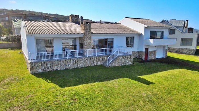 Coastal house for sale in Jongensfontein with flat, garage, and beach access.